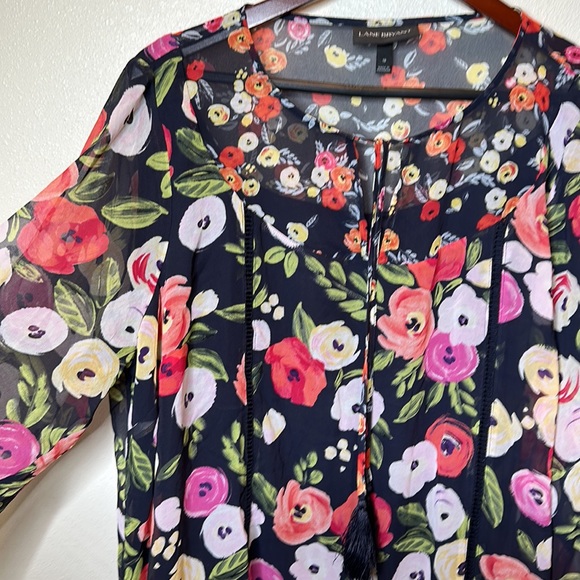 Lane Bryant Floral VNeck Tunic Top Women Sheer Lined Tassle Bulb Sleeve Sz 18 - Picture 2 of 8
